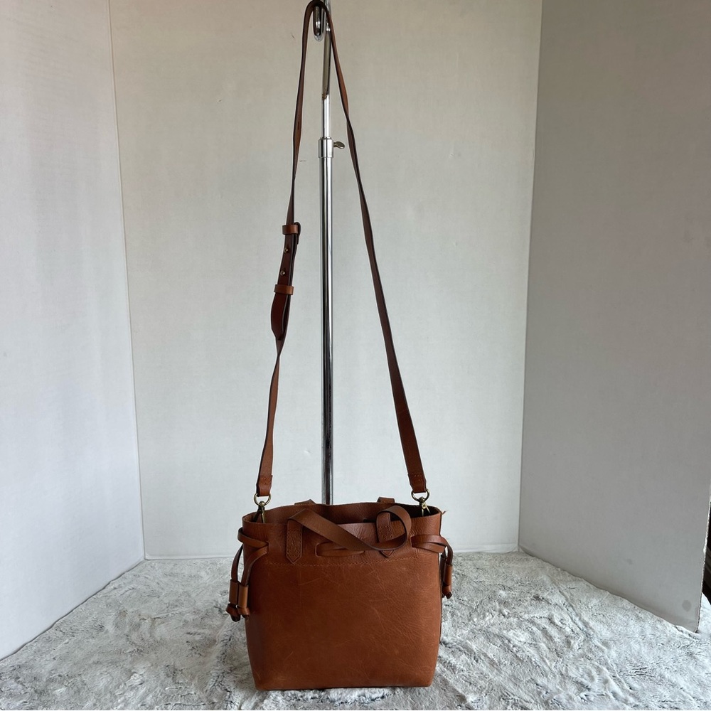 Madewell The Small Drawstring Transport Crossbody Leather Bag - Picture 3 of 16